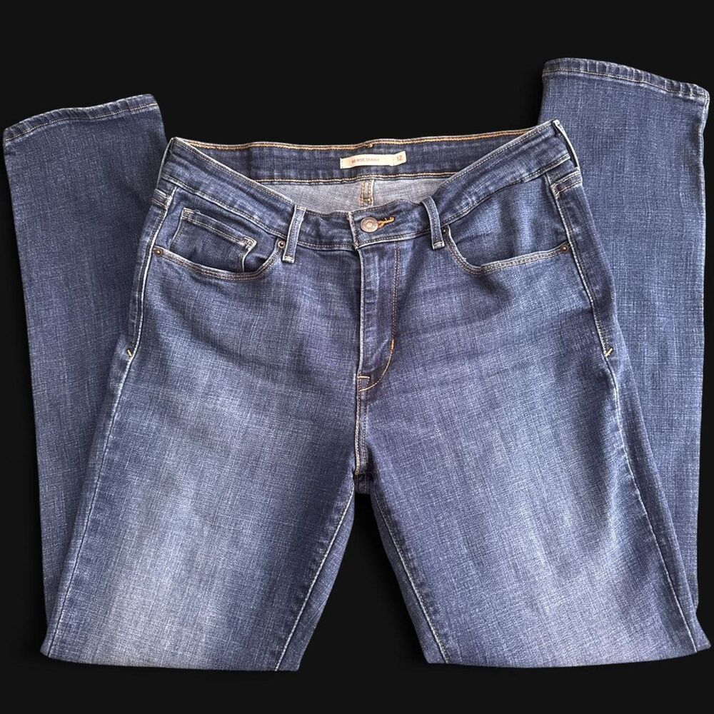 Levi high waisted blue jeans